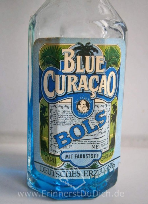 Bols Blue Curasao in der achteckigen Flasche