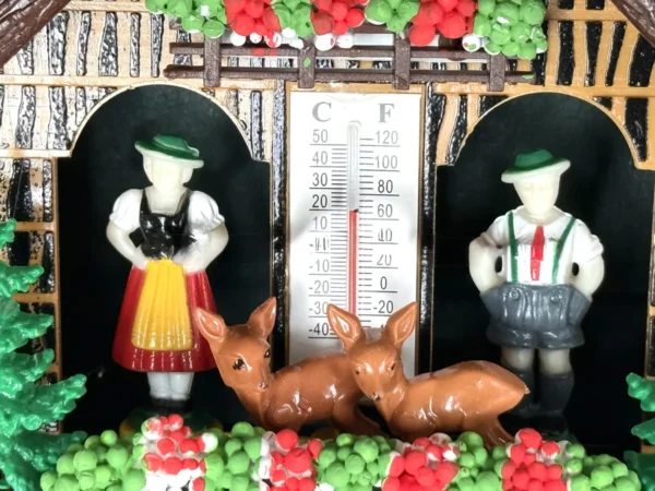 Wetterhaus im Bayern-Stil mit Details der Figuren