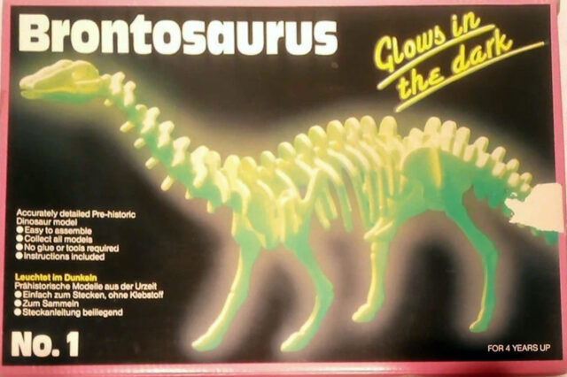 Bullyland Glow in the Dark Dinosaurier Skelett leuchtet